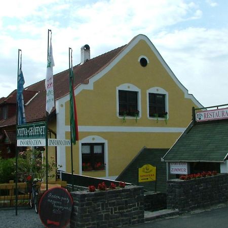 Borbaratok Panzio Hotel Badacsonytomaj Eksteriør billede