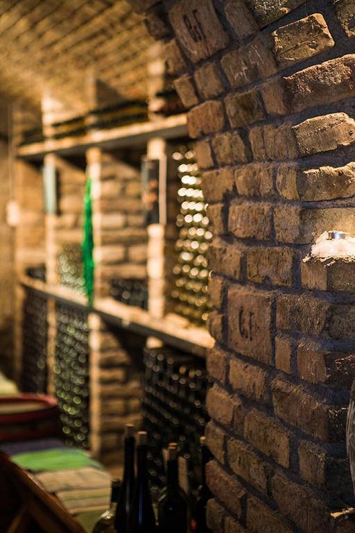 Borbaratok Panzio Hotel Badacsonytomaj Eksteriør billede