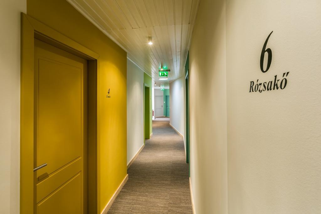 Borbaratok Panzio Hotel Badacsonytomaj Eksteriør billede