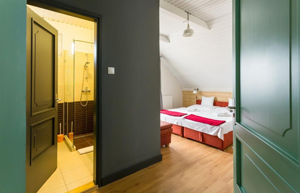 Borbaratok Panzio Hotel Badacsonytomaj Eksteriør billede