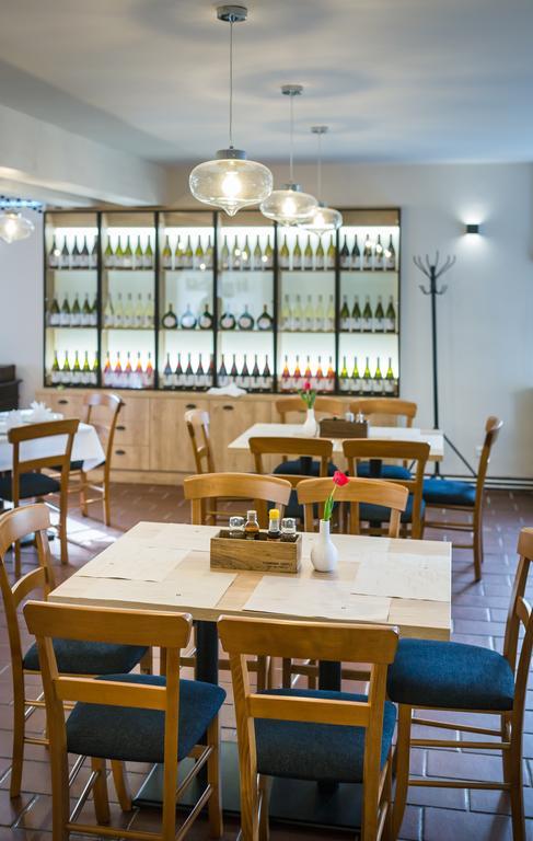 Borbaratok Panzio Hotel Badacsonytomaj Eksteriør billede